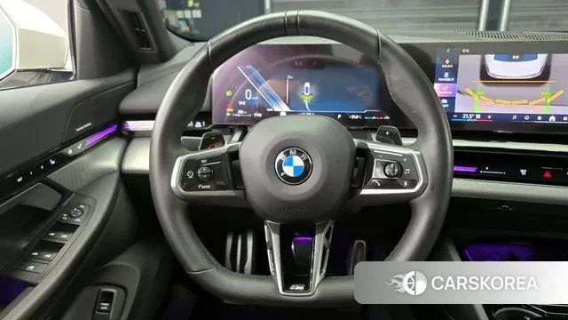 BMW 5 Series (G60) 2023 Белый из Кореи, фото 4