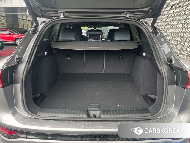 Audi Q6L e-tron 2026 Серебристо-серый из Китая, фото 4