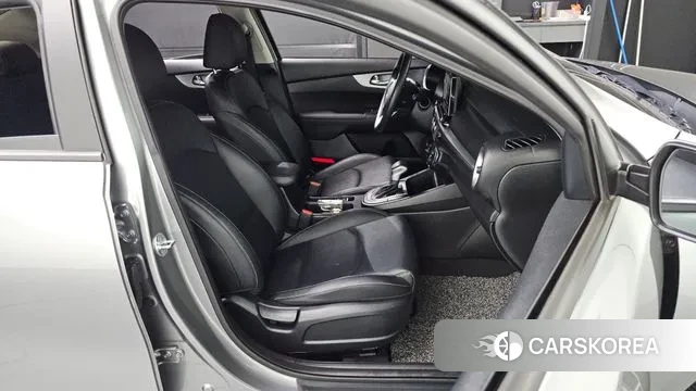 Kia The New K3 2nd generation 2022 Серый из Кореи, фото 4