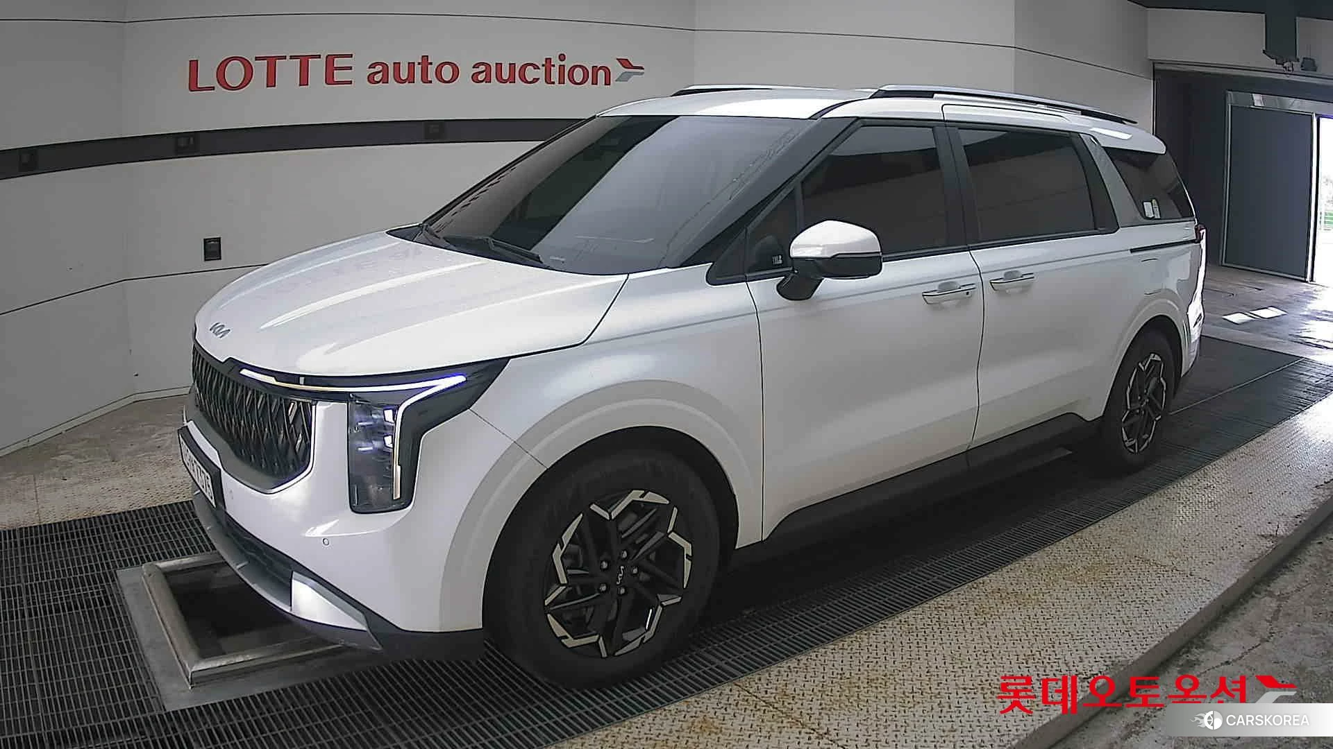 Kia Carnival 2024 Snow White Pearl из Кореи, фото 4