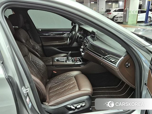 BMW 7 Series (G11) 2021 Цвет тростника из Кореи, фото 4