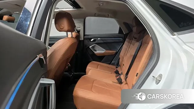 Audi Q3 (F3) 2023 Белый из Кореи, фото 4