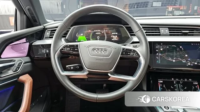 Audi e-Tron 2022 Серый из Кореи, фото 4