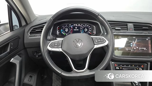 Volkswagen Tiguan second Generation 2023 Белый из Кореи, фото 4