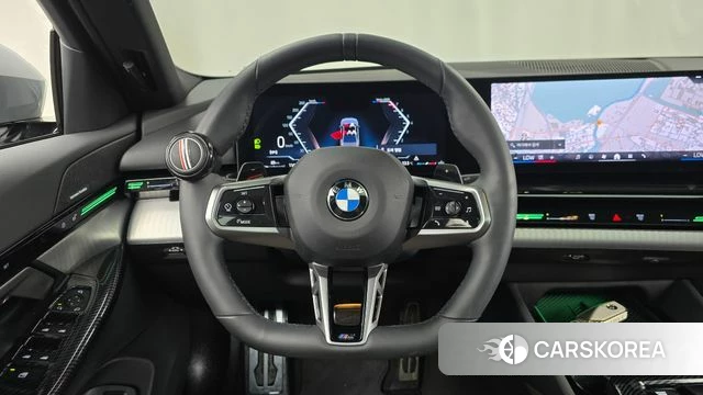 BMW 5 Series (G60) 2024 Серебристо-серый из Кореи, фото 4