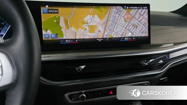 BMW X7 (G07) 2023 Серебристо-серый из Кореи, фото 4