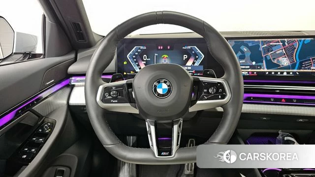 BMW 5 Series (G60) 2025 Серебристо-серый из Кореи, фото 4