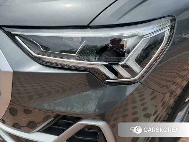 Audi Q3 2022 Темно-серый из Китая, фото 4