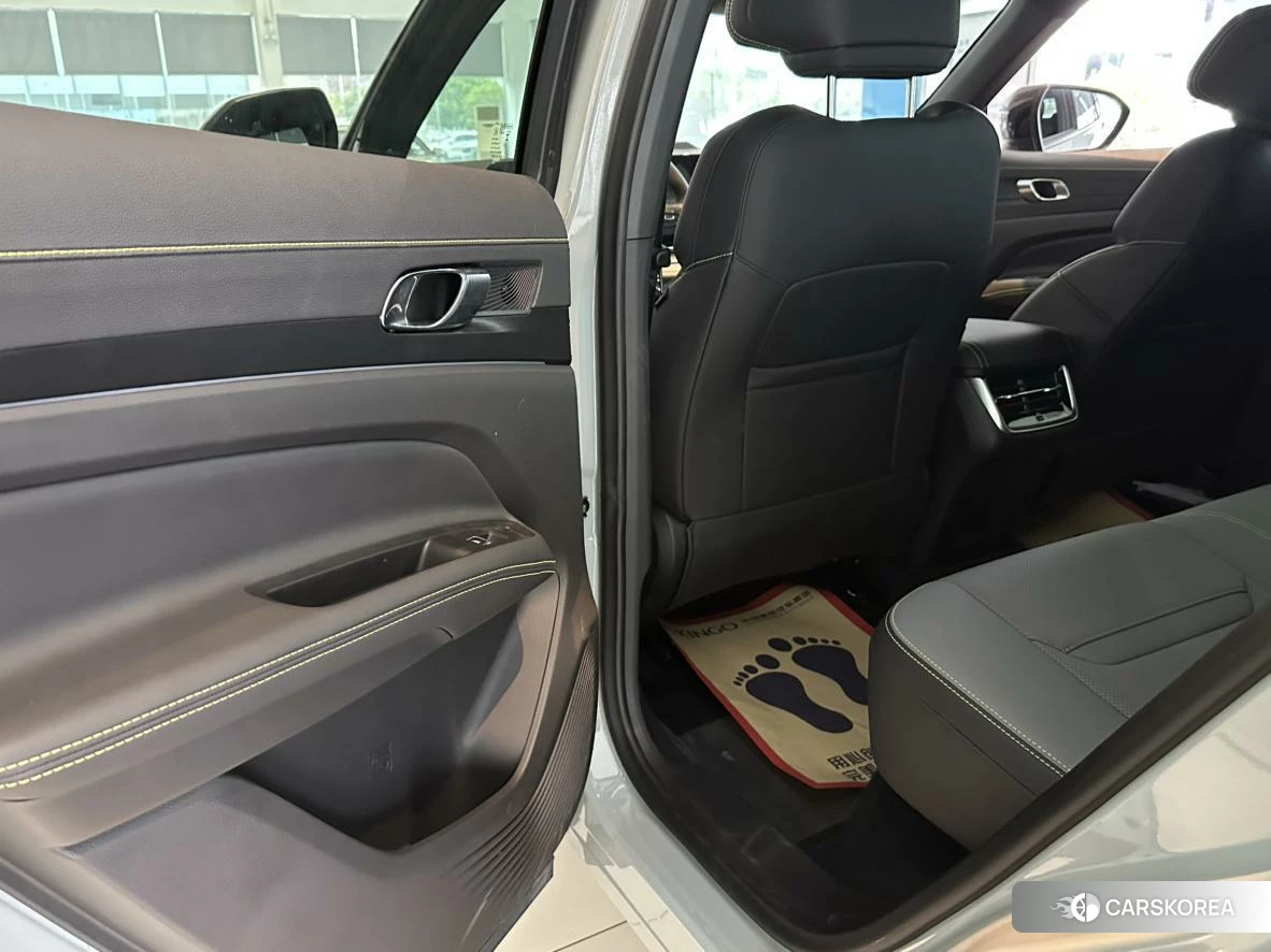 Ford Lingrui PHEV 2024 Серебристо-серый из Китая, фото 4