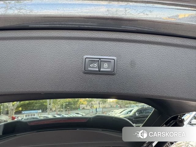 Audi Q5L 2021 Темно-серый из Китая, фото 4