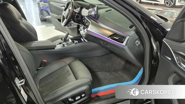 BMW 5 Series (G30) 2023 Черный из Кореи, фото 4