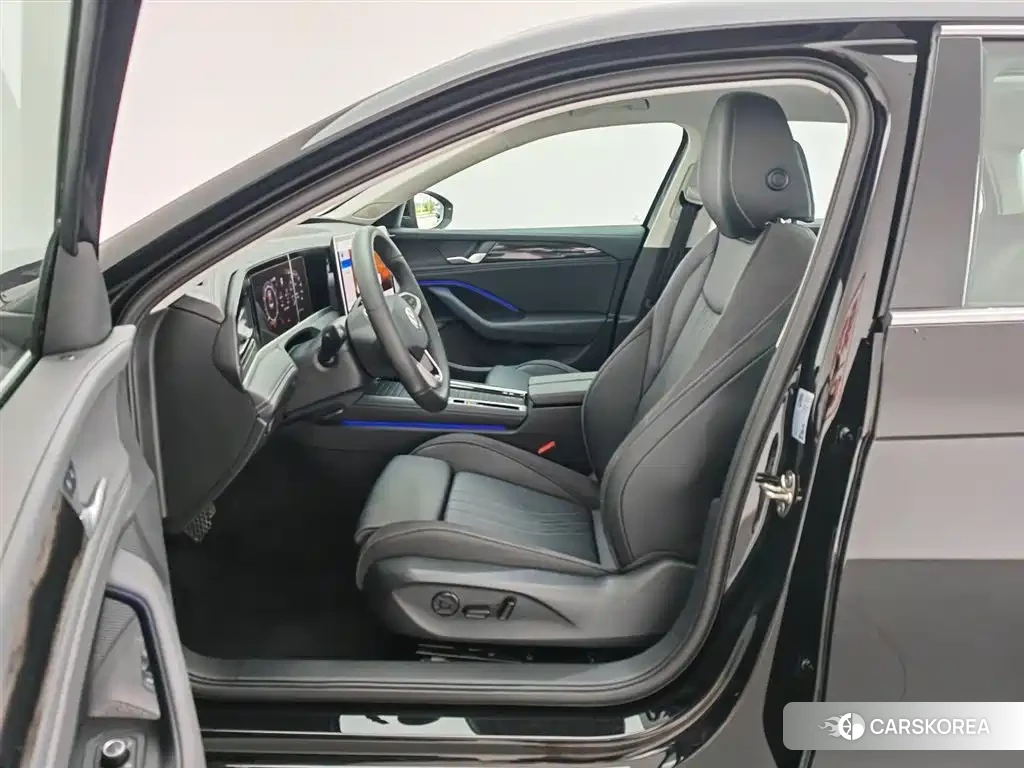 Volkswagen Magotan 2026 Черный из Китая, фото 4