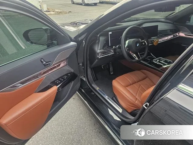 BMW 7 Series (G70) 2025 Черный из Кореи, фото 4