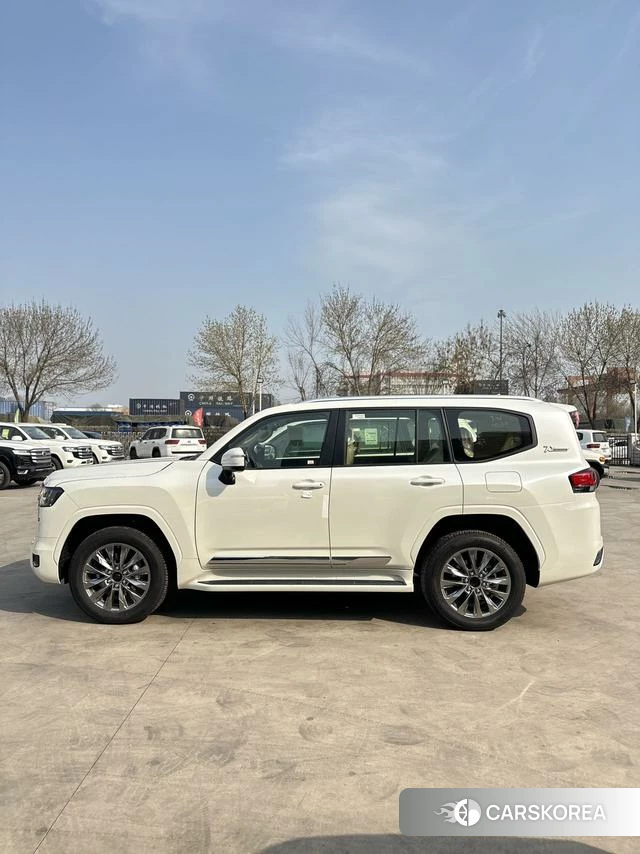 Toyota Land Cruiser (imported) 2025 Белый из Китая, фото 4