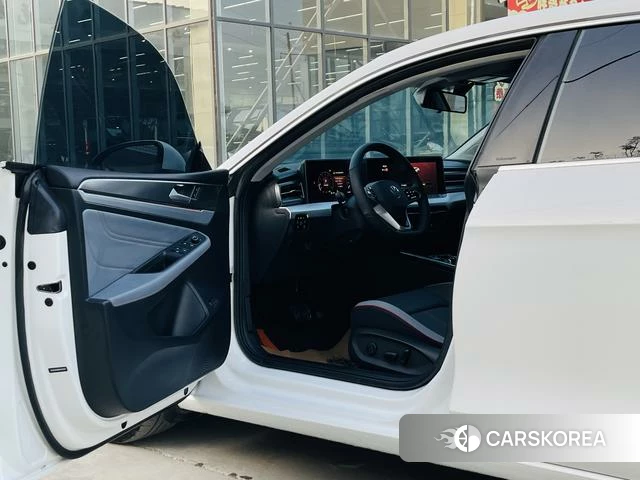 Volkswagen Lingdu 2023 Белый из Китая, фото 4