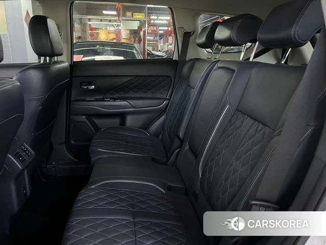 Mitsubishi  Outlander 2021 Белый из Китая, фото 4