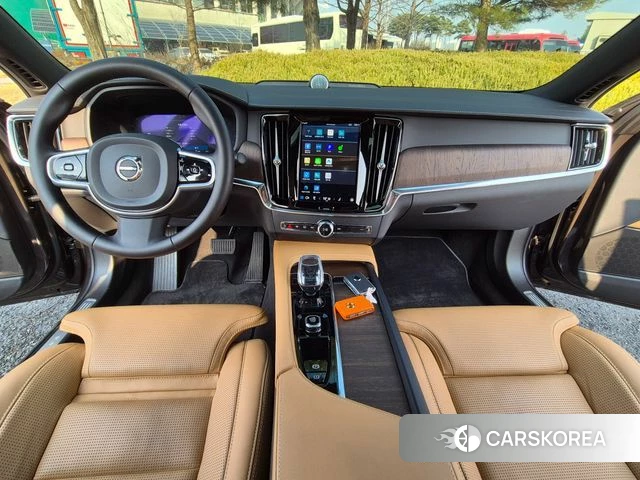 Volvo S90 2024 Песочный из Кореи, фото 4