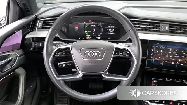 Audi e-Tron 2022 Серебристо-серый из Кореи, фото 4