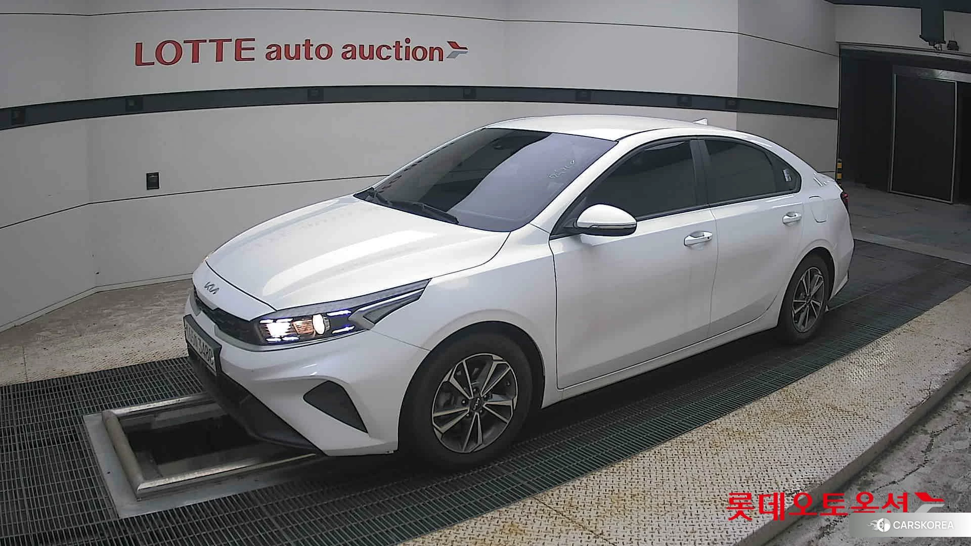 Kia K3 2022 Snow White Pearl из Кореи, фото 4
