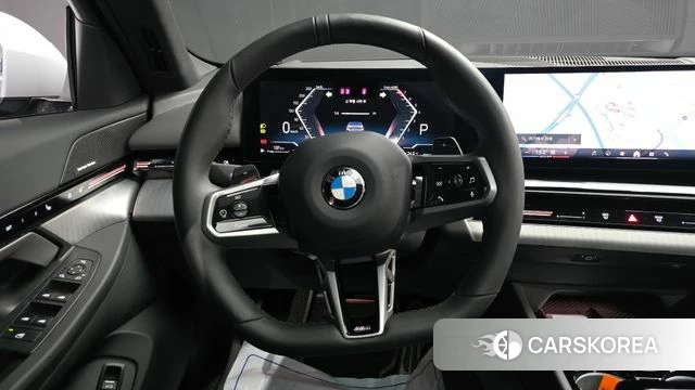 BMW 5 Series (G60) 2024 Светло-серебряный цвет из Кореи, фото 4