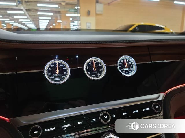 Bentley Flying Spur 3rd Generation 2020 Белый из Кореи, фото 4