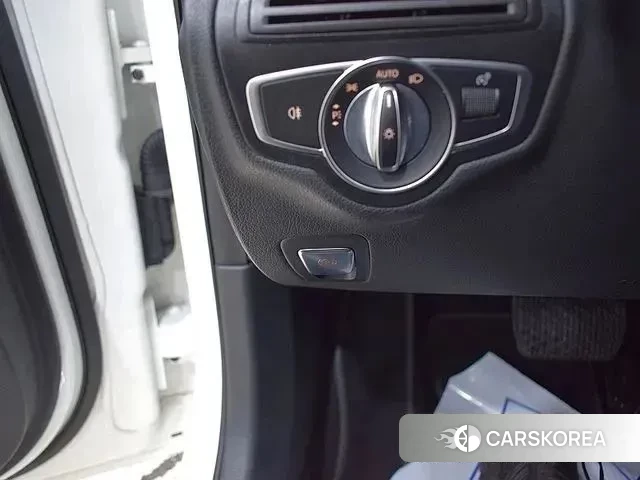 Mercedes-Benz C-Class W205 2018 Белый из Кореи, фото 4