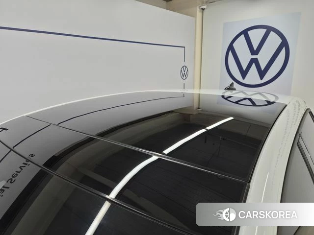 Volkswagen Golf 8th Generation 2024 Белый из Кореи, фото 4