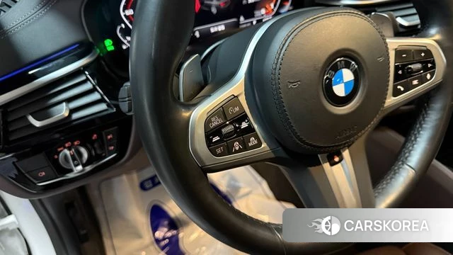 BMW 5 Series (G30) 2023 Белый из Кореи, фото 4