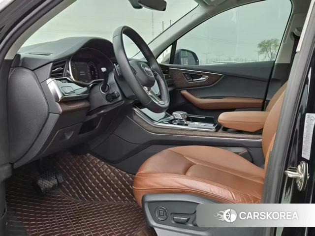 Audi Q7 2021 Черный из Китая, фото 4