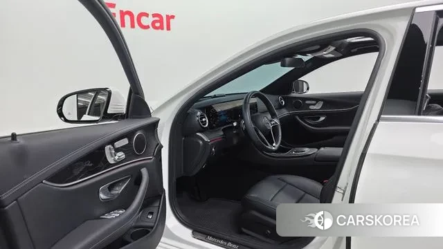 Mercedes-Benz E-Class W213 2023 Белый из Кореи, фото 4