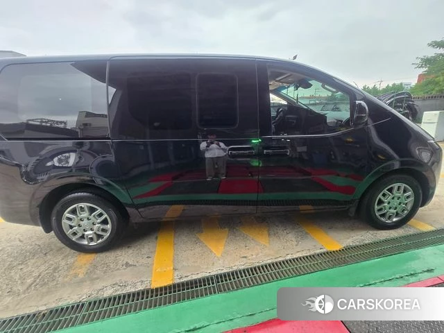 Hyundai Staria 2023 Черный из Кореи, фото 4