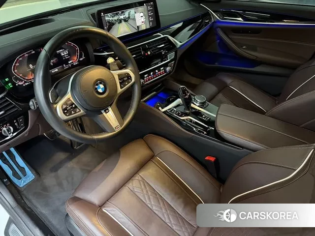 BMW 5 Series (G30) 2023 Белый из Кореи, фото 4