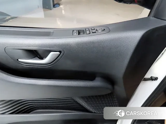 Hyundai Staria 2025 Белый из Кореи, фото 4