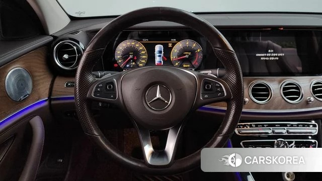 Mercedes-Benz E-Class W213 2018 Серый из Кореи, фото 4