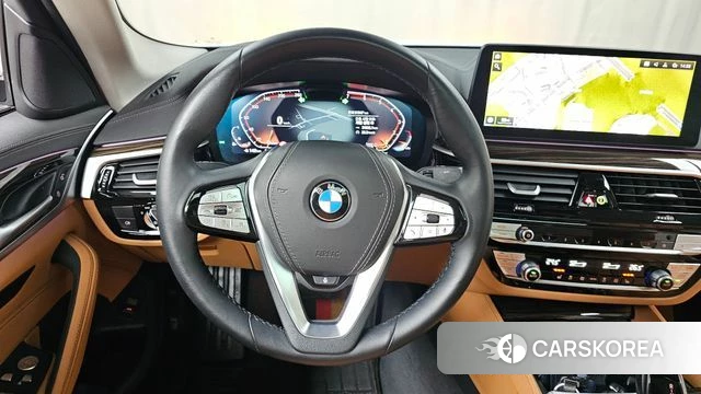 BMW 5 Series (G30) 2023 Белый из Кореи, фото 4