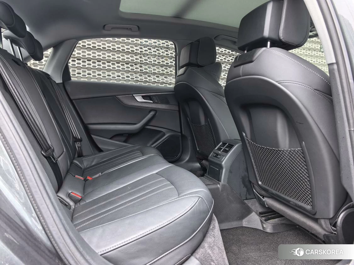 Audi A4L 2020 Темно-серый из Китая, фото 4