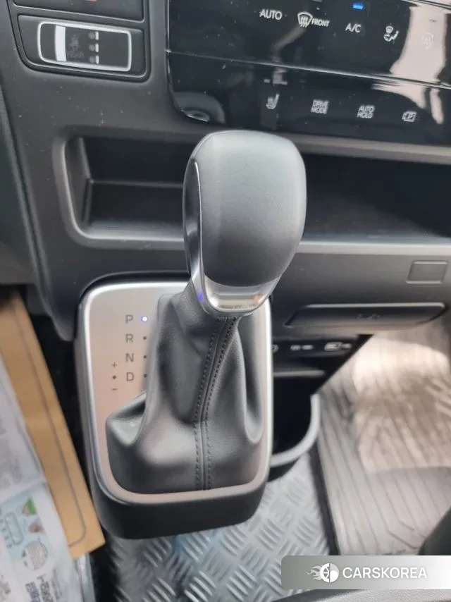 Hyundai Staria 2023 Серебристо-серый из Кореи, фото 4