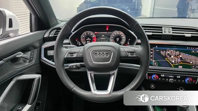 Audi Q3 (F3) 2024 Белый из Кореи, фото 4