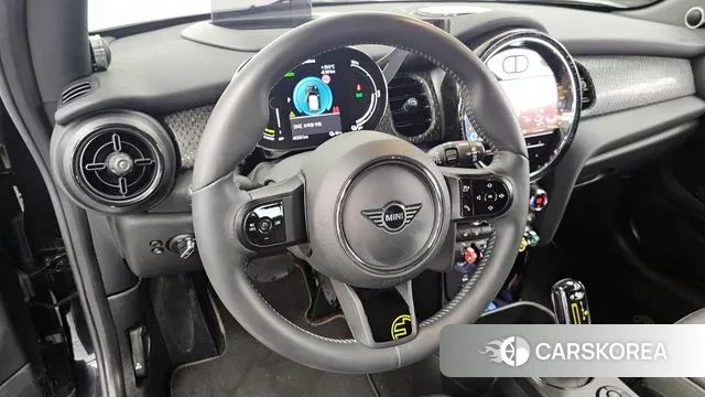 Mini Cooper Electric 2022 Черный из Кореи, фото 4