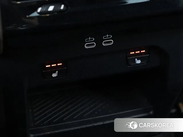 BMW 5 Series (G60) 2024 Цвет галактики из Кореи, фото 4