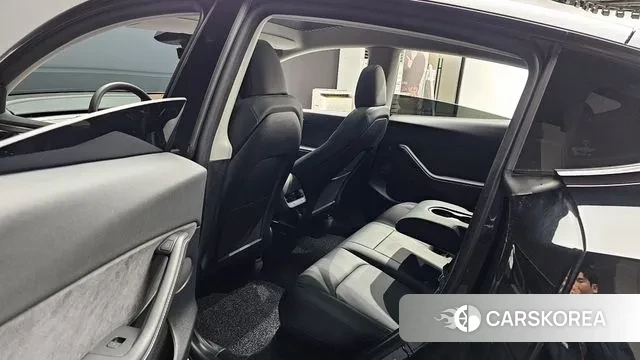 Tesla Model Y 2024 Черный из Кореи, фото 4