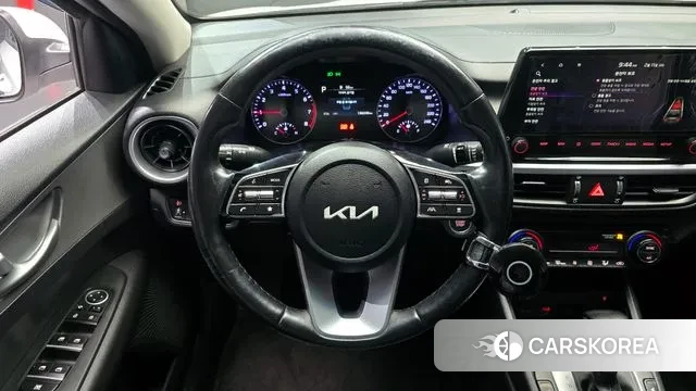 Kia The New K3 2nd generation 2022 Белый из Кореи, фото 4