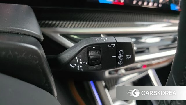 BMW X7 (G07) 2025 Светло-серебряный цвет из Кореи, фото 4