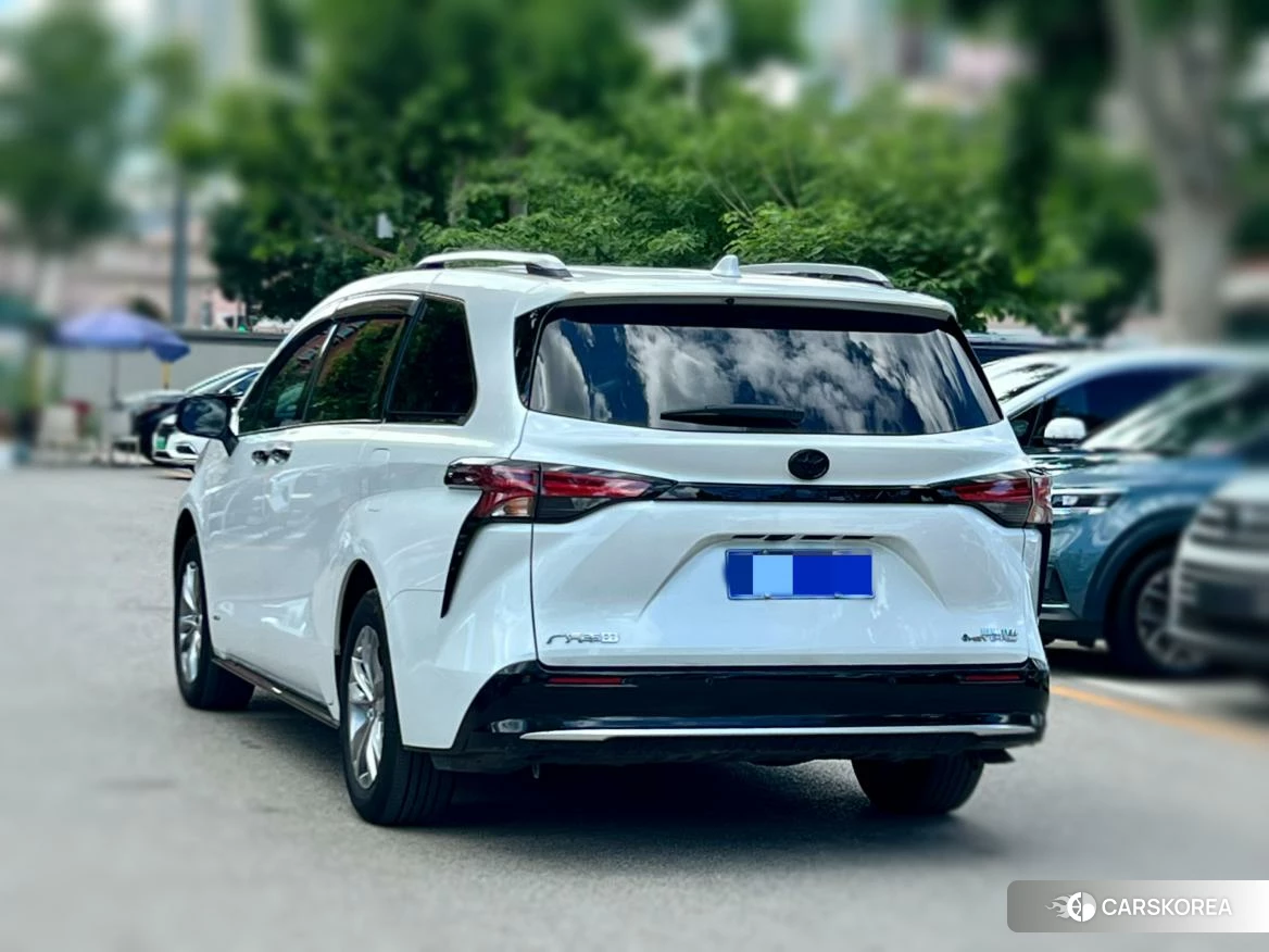 Toyota Saina 2024 Белый из Китая, фото 4