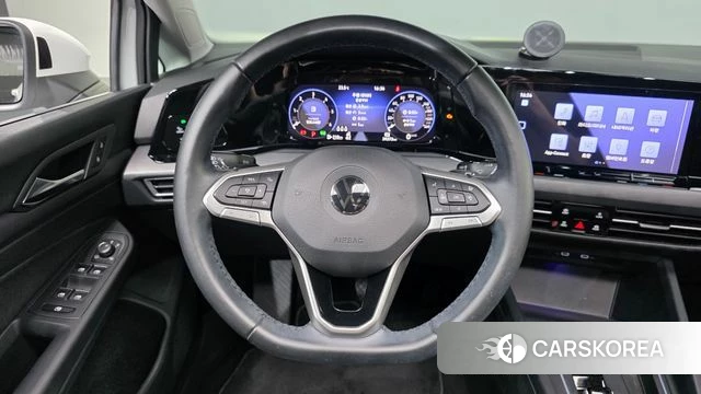 Volkswagen Golf 8th Generation 2022 Белый из Кореи, фото 4