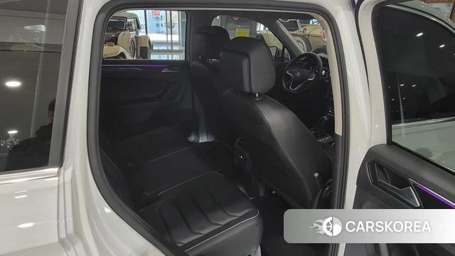 Volkswagen Tiguan second Generation 2023 Белый из Кореи, фото 4