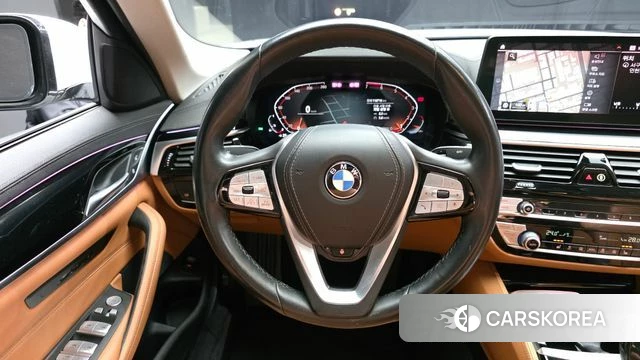 BMW 5 Series (G30) 2022 Белый из Кореи, фото 4