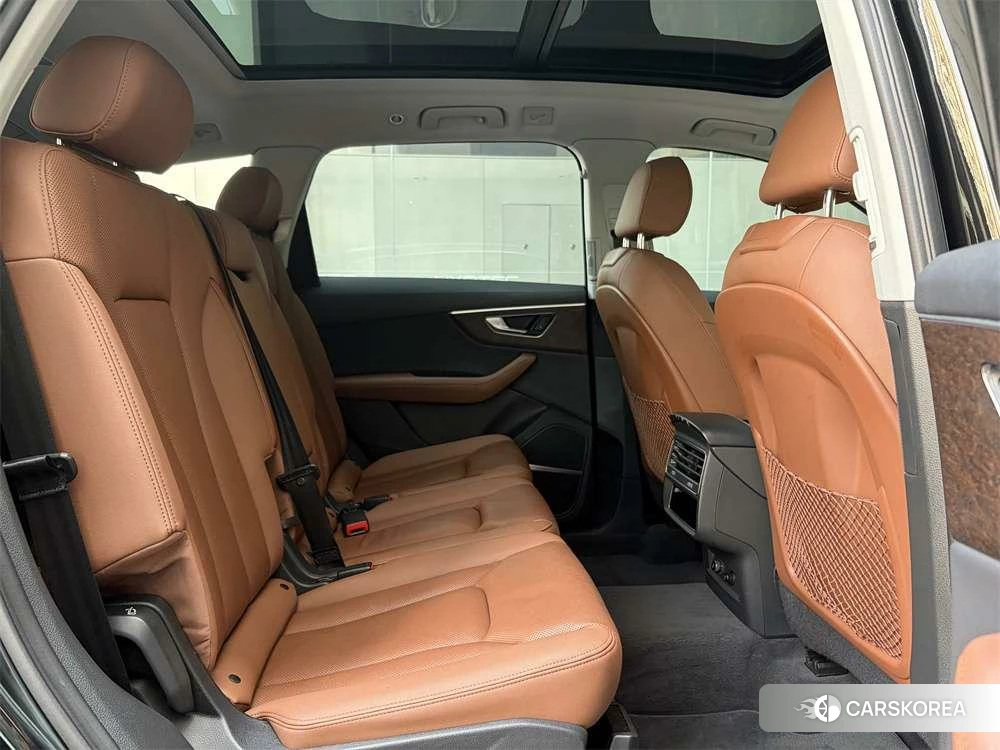 Audi Q7 2022 Черный из Китая, фото 4