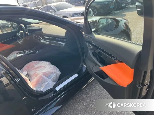 BMW M5 (G90) 2025 Черный из Кореи, фото 4