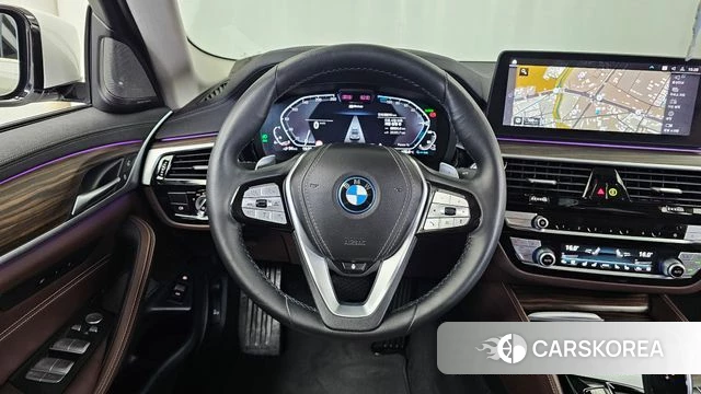 BMW 5 Series (G30) 2023 Белый из Кореи, фото 4